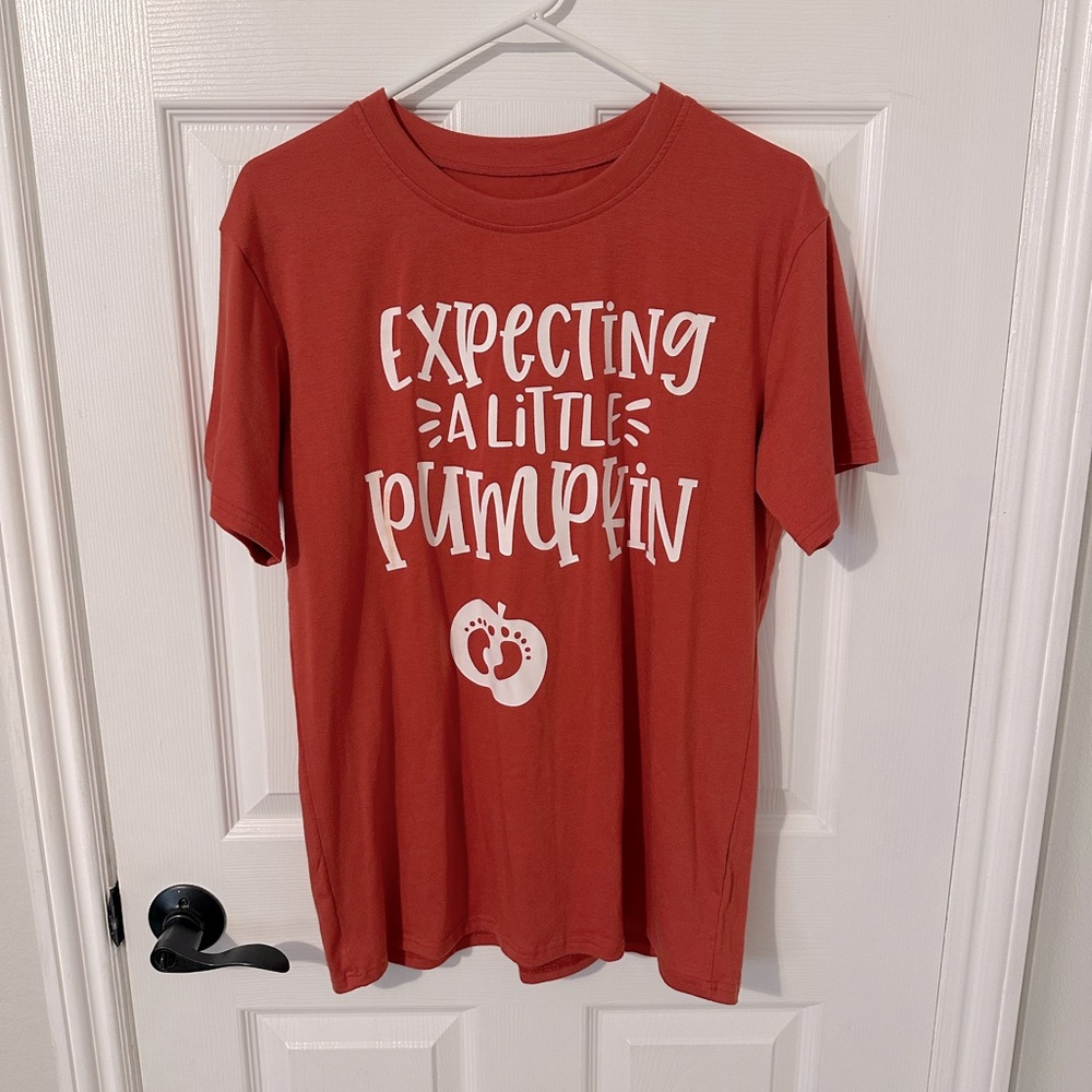 Fall Maternity Graphic Tee with Pumpkin Print